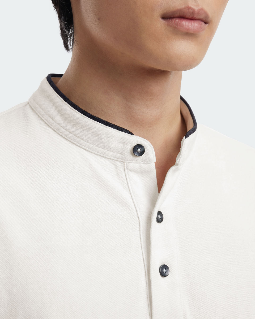 Men Slim Fit Contrast Mandarin Collar Tee